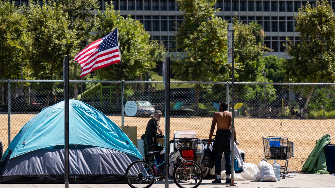 216385422LOS ANGELES, CA - JULY 26: The homeless encampments occupy roads in central city after being removed from freeway on July 26, 2024 in Los Angeles, California. California Governor Gavin Newsom, buoyed by a recent US Supreme Court decision, issued an executive order Thursday calling on state officials to begin taking down homeless encampments. (Photo by Qian Weizhong/VCG via Getty Images)5