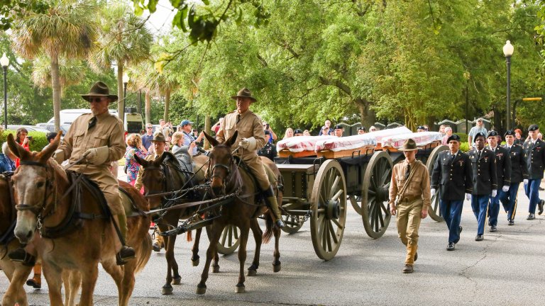 Members of the funeral cortege for 13 Revolutionary War soldiers arrive at Bethesda Presbyterian Church in Camden, South Carolina, April 22, 2023. The American and British soldiers honored in the procession fought and died in the Battle of Camden in 1780, and researchers discovered their remains over the last few years. (U.S. Army National Guard photo by Sgt. 1st Class Margaret Taylor) 