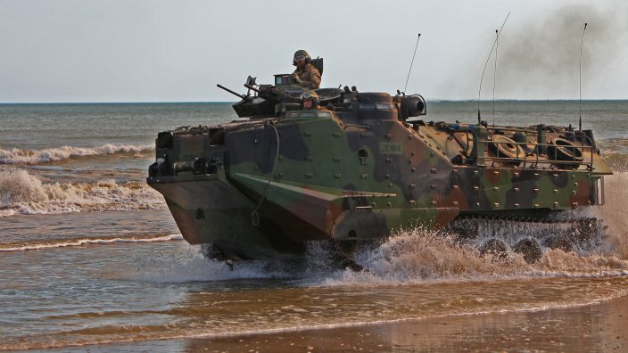 Amphibious assault vehicle