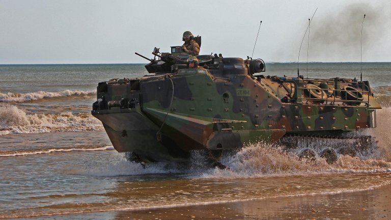 Amphibious assault vehicle