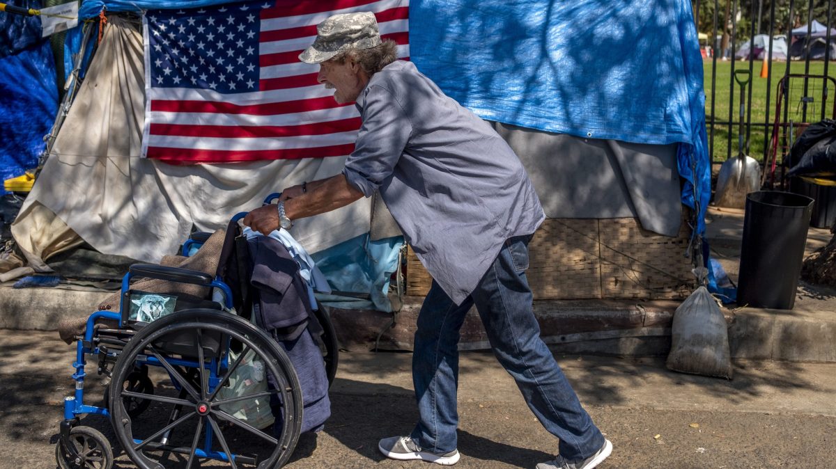 VA will provide phones, rideshares to homeless vets facing ‘outreach gaps'
