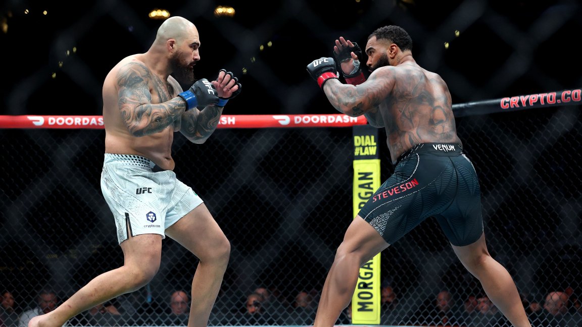 Image:LOS ANGELES, CALIFORNIA - SEPTEMBER 19: Sean Sharaf (L) of the United States fights Gable Steveson of the United States in their heavyweight bout during UFC 331: Van v Pantoja 2 at Crypto.com Arena on September 19, 2026 in Los Angeles, California. (Photo by Luke Hales/Getty Images) 