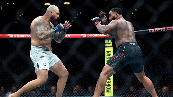 Image:LOS ANGELES, CALIFORNIA - SEPTEMBER 19: Sean Sharaf (L) of the United States fights Gable Steveson of the United States in their heavyweight bout during UFC 331: Van v Pantoja 2 at Crypto.com Arena on September 19, 2026 in Los Angeles, California. (Photo by Luke Hales/Getty Images) 
