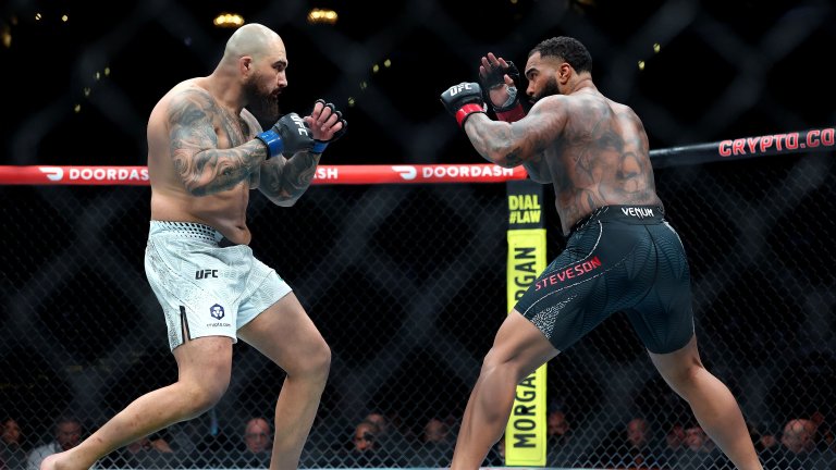 Image:LOS ANGELES, CALIFORNIA - SEPTEMBER 19: Sean Sharaf (L) of the United States fights Gable Steveson of the United States in their heavyweight bout during UFC 331: Van v Pantoja 2 at Crypto.com Arena on September 19, 2026 in Los Angeles, California. (Photo by Luke Hales/Getty Images) 
