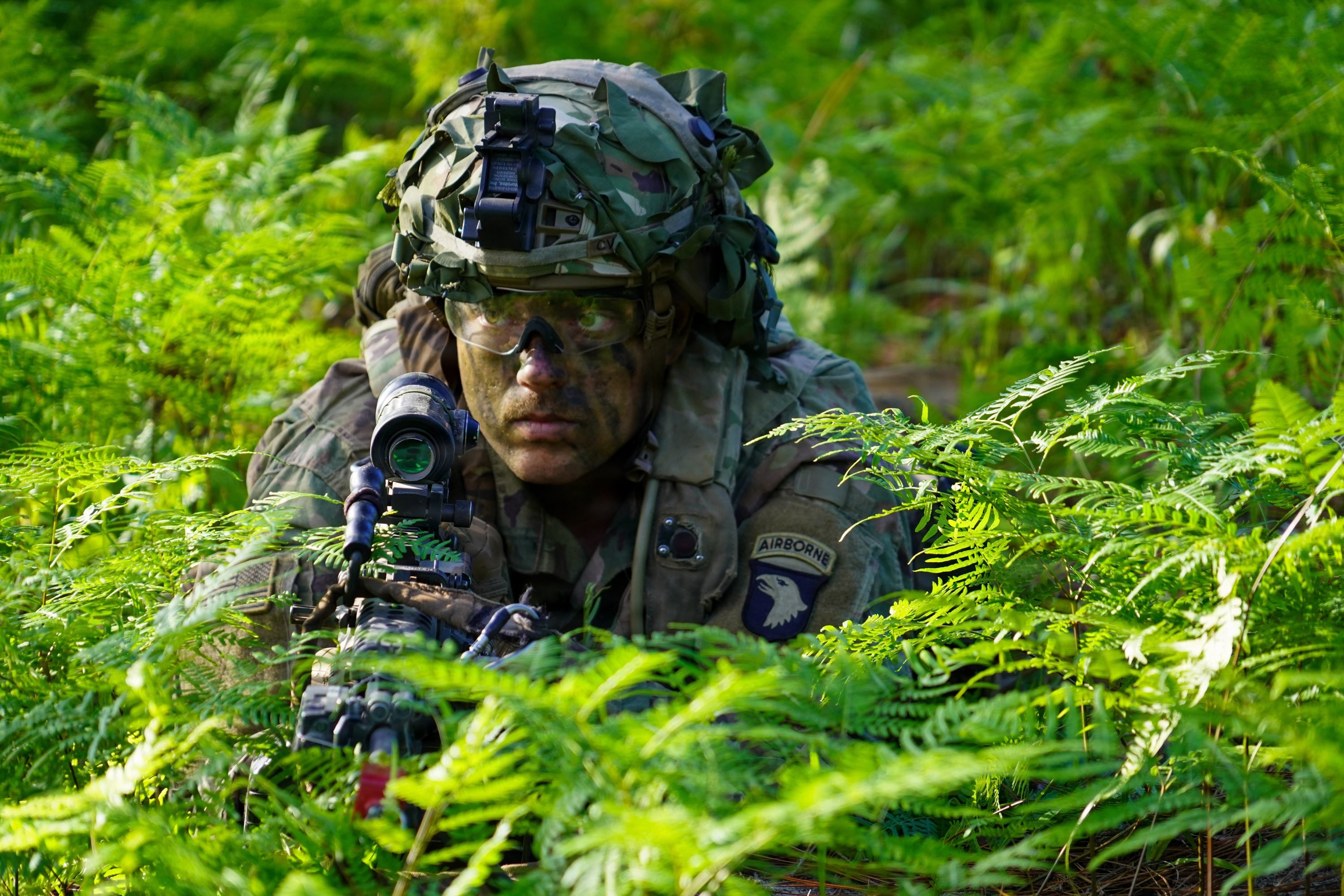 A U.S. Army Soldier assigned to the Multi-Functional Reconnaissance Company (MFRC) 3rd Mobile Brigade, 101st Airborne Division (Air Assault) takes up a security position with an M249 Squad Automatic Weapon during at the Joint Readiness Training Center, Fort Polk, Louisiana, April 8, 2026. MFRCs at 101st ABN DIV (AA) is a modern U.S. Army unit designed to integrate reconnaissance, targeting, and advanced technology to support brigade-level operations. (U.S. Army photo by Master Sgt. Anthony Hewitt)