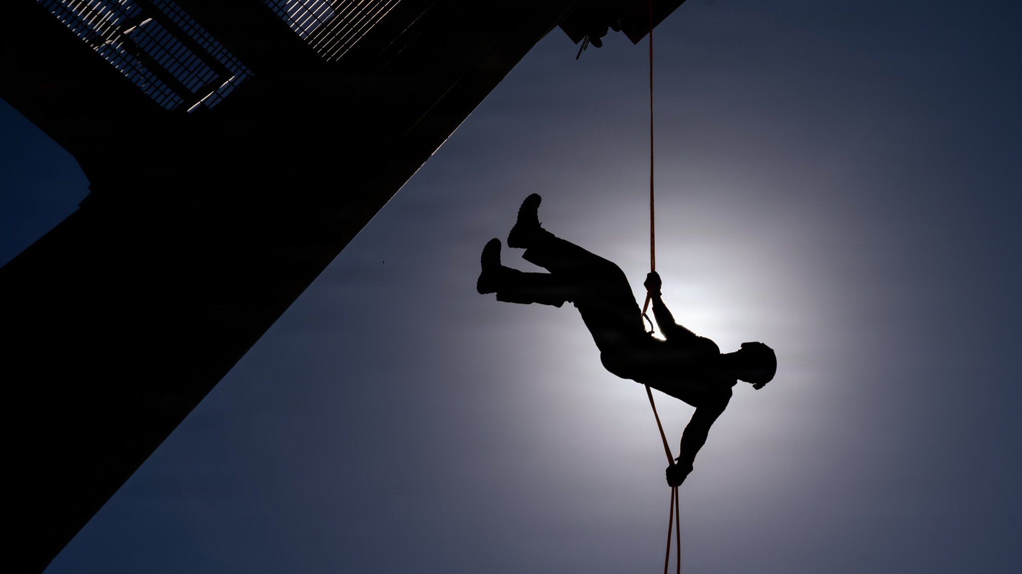 Airman dies after rappelling accident at UTSA-Navy football game